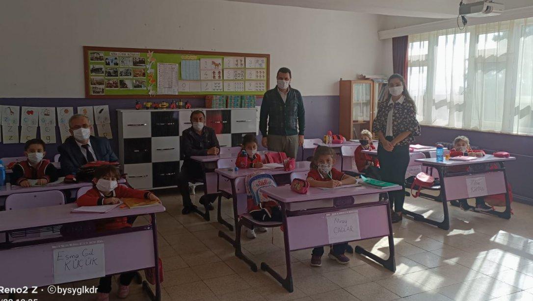 İlçe Milli Eğitim Müdürü Mehmet ŞENTÜRK ve Şube Müdürü Kadir SAYGILI okullarımızda incelemelerde bulundu.